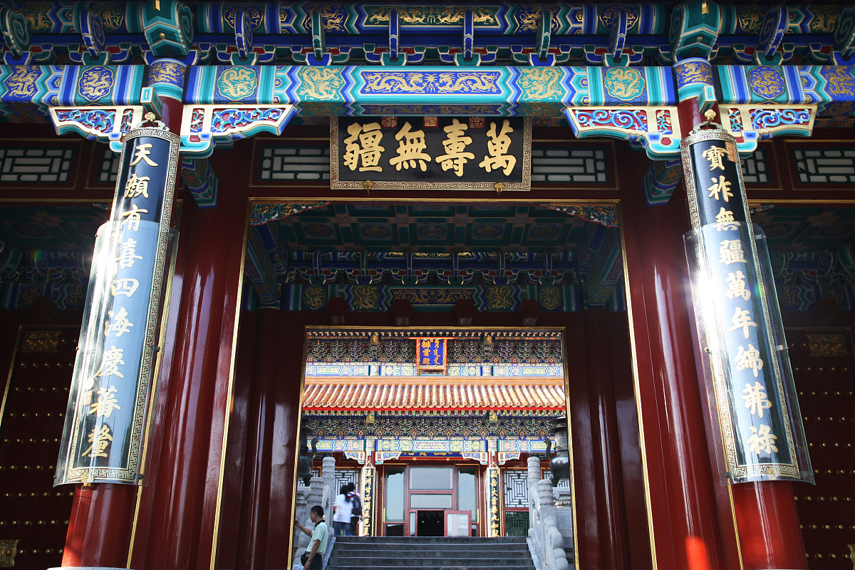 2007年9月28日,北京,颐和园,万寿山上的佛香阁建筑.  (有更大更精图可