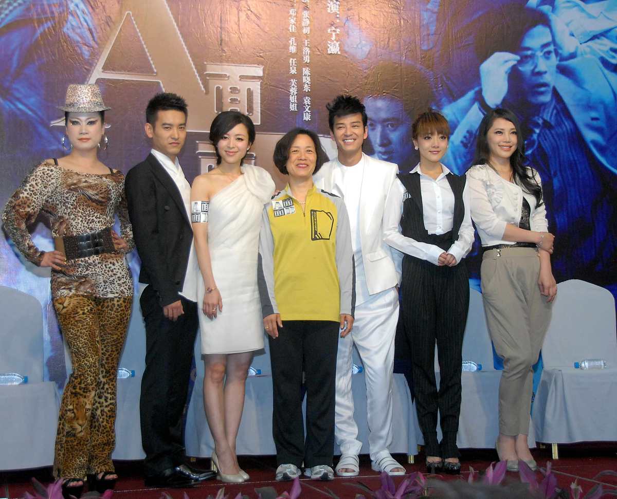 2010年4月27日,杭州,<strong>电影</strong>《a面b面》举行演员见面会.