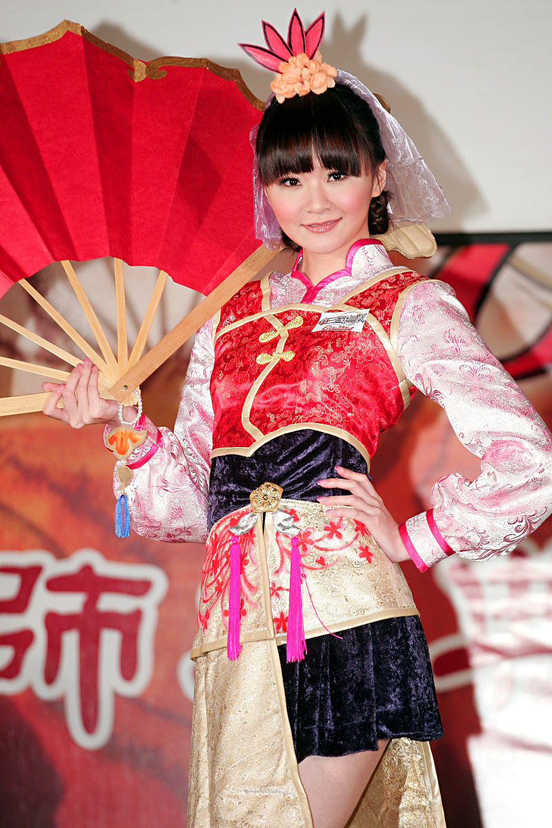 2008年4月15日,台湾,周杰伦为在线游戏《真三国无双》担任大中华地区