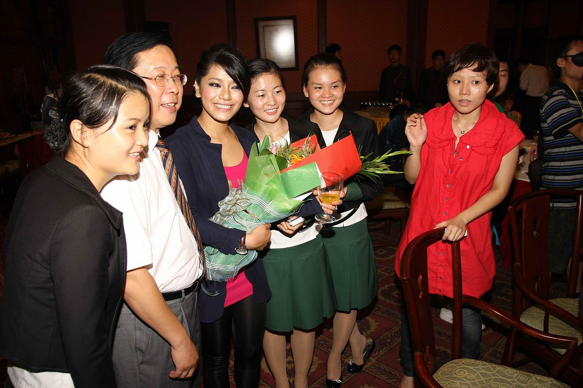 父亲名字是孙若斌母亲名字是郑江梅帮我给我们的女儿取10个名字不要大众化需要书香气息