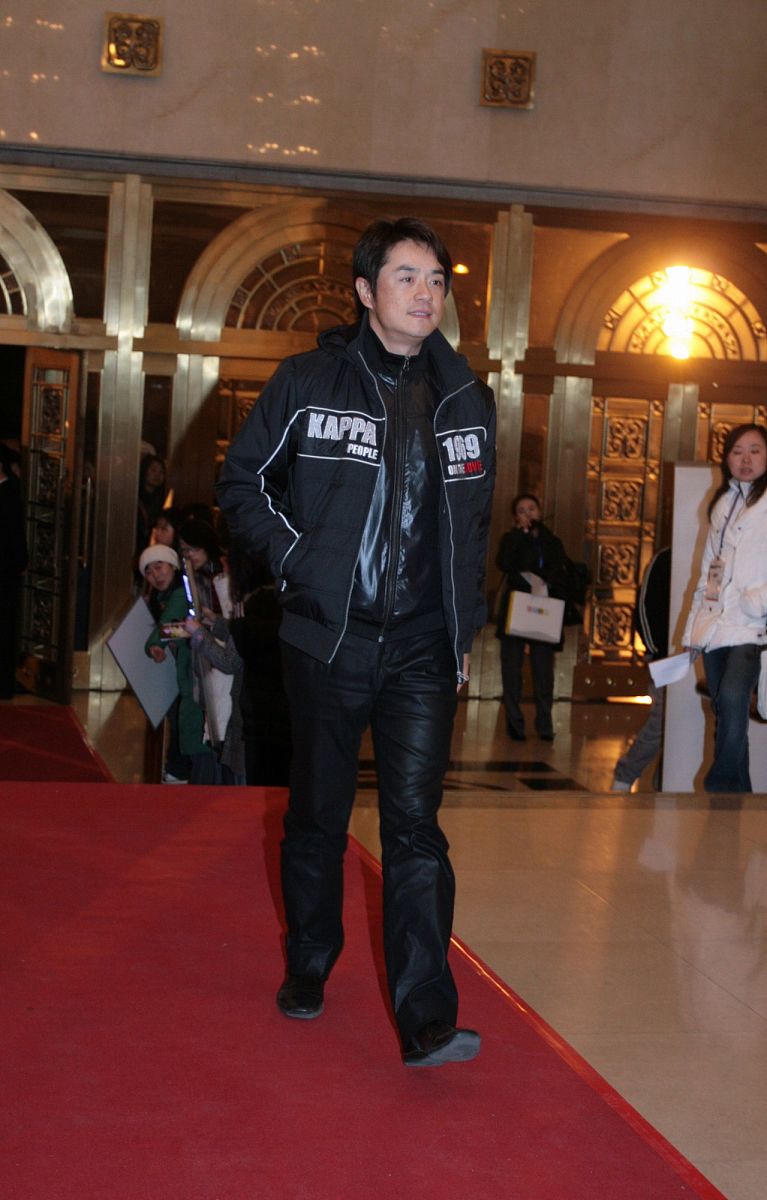 2007年 11月 27日 , 北京 , 古装 搞笑 音乐剧 《 奉旨 越狱 》 在 天