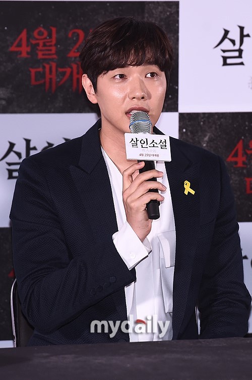2018年4月16日,韩国首尔,艺人出席新片《杀人小说》试映 .***_***池贤