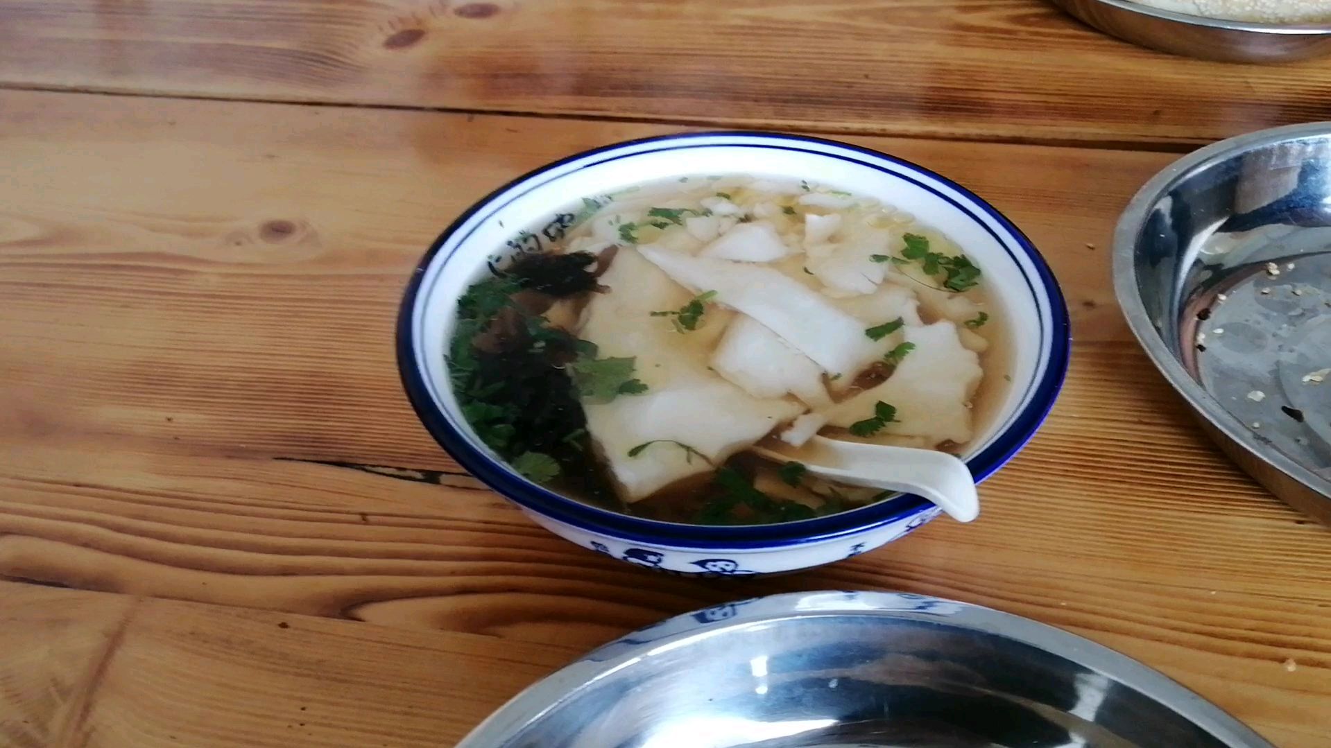 今天在如皋吃豆腐脑和烧饼,这种萝卜丝烧饼味道不错