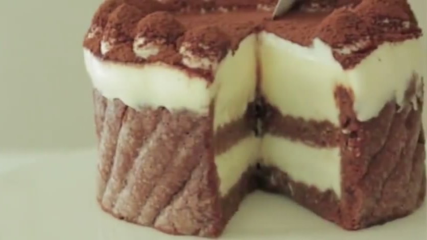 #美食秀场#比礼物还精致的提拉米苏夏洛特,做提拉米苏围边用的手指饼干也被称做夏洛特排状蛋糕