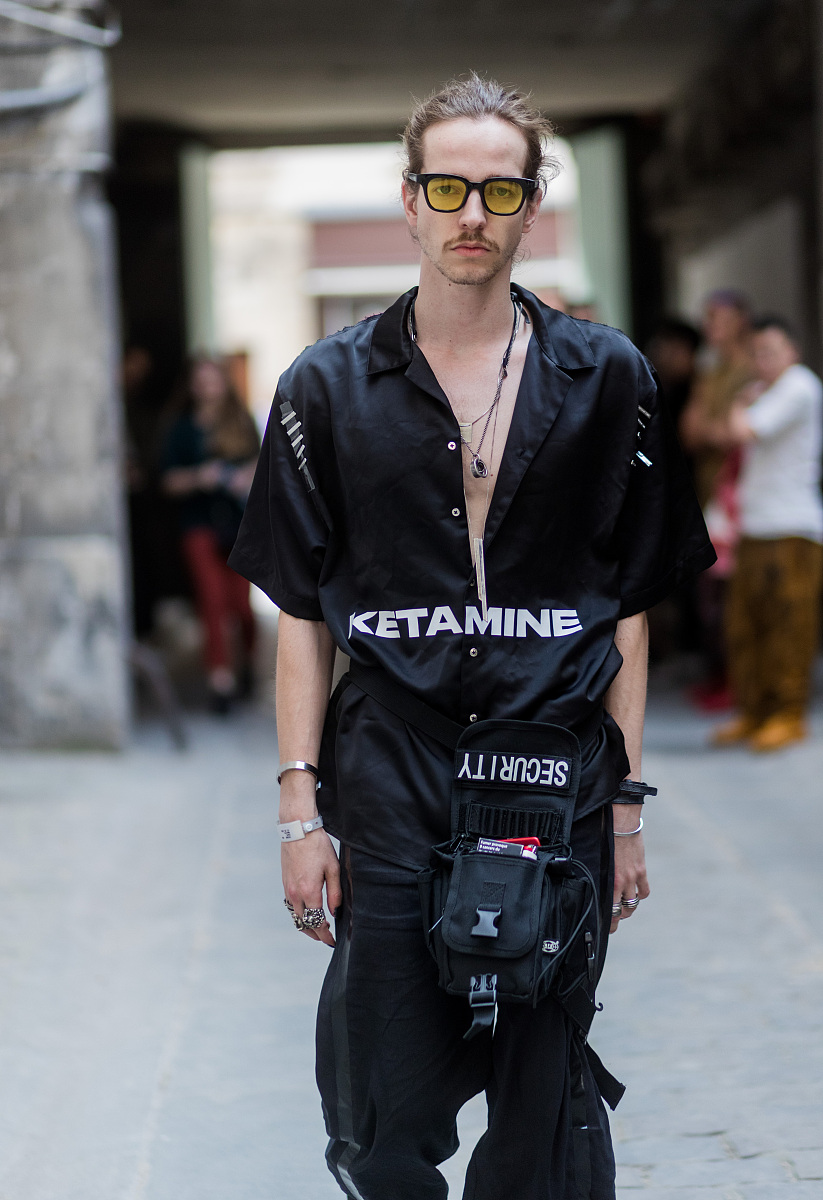 男士黑色工装裤运动短裤好评：舒适、时尚、功能性