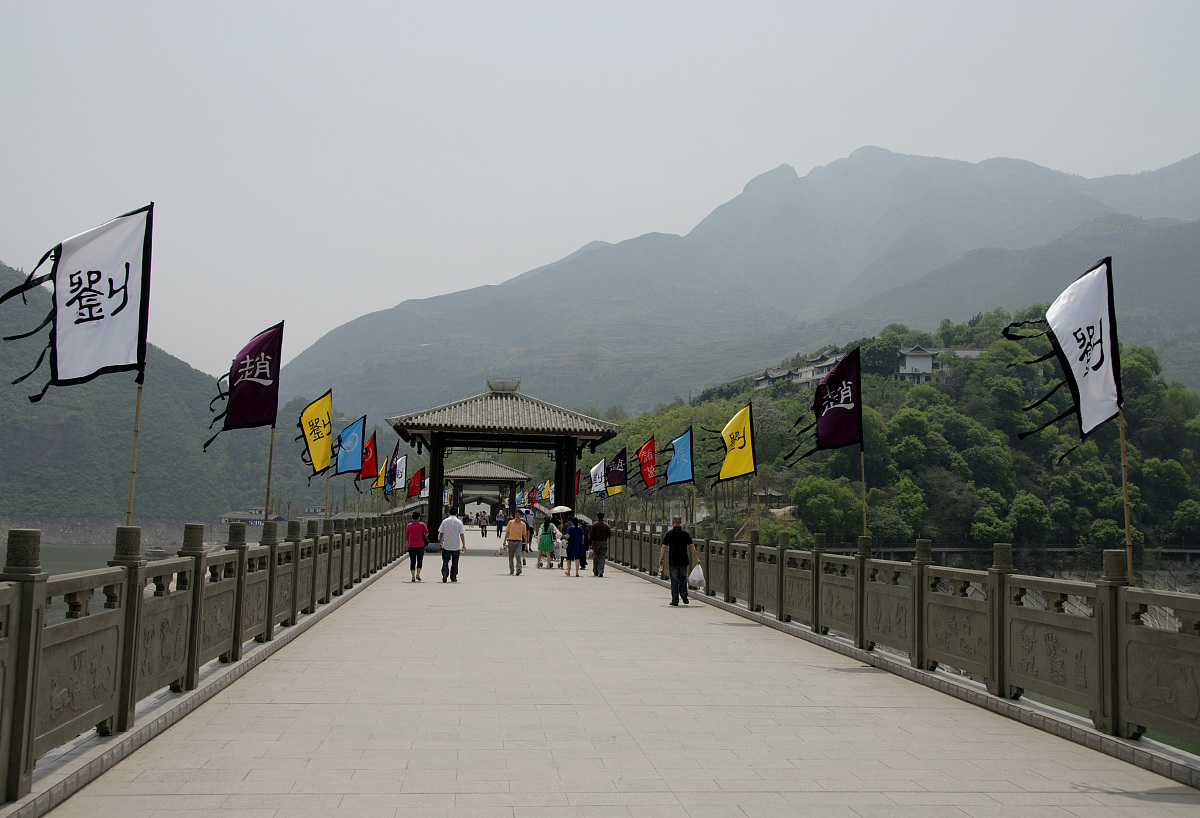 根据江西瓷园环境特色与特点做花开富贵浮雕写一篇800字实习报告按第一第二第三