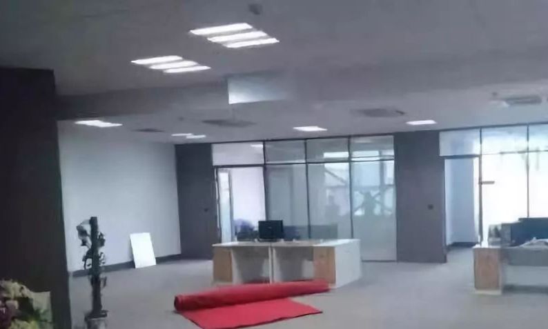 赵薇深夜买醉,不顾女儿老公,自己回北京