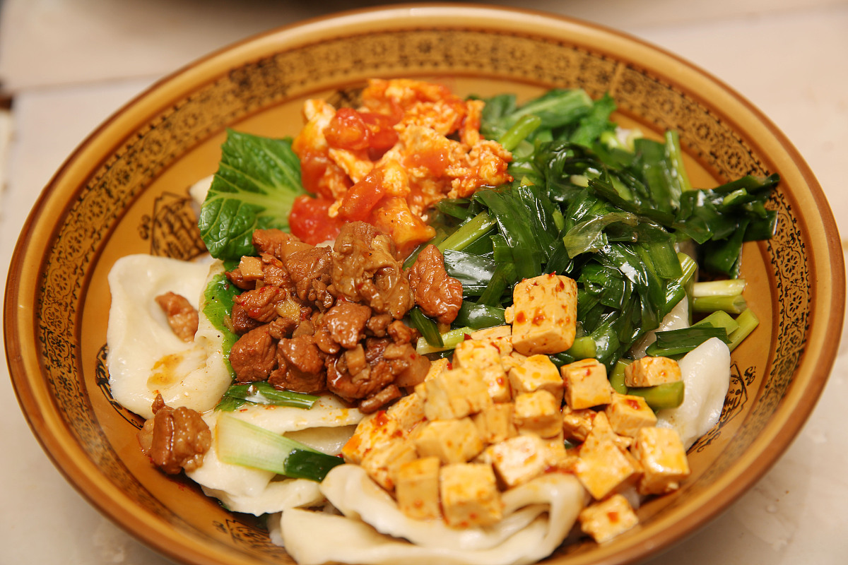 你是鲁迅，我现在要拍一条关于扯面的美食视频，请你帮我编辑出相关的文案