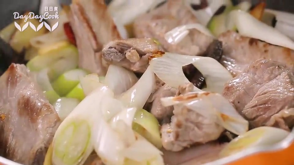 「日日煮」萝卜红烧排骨