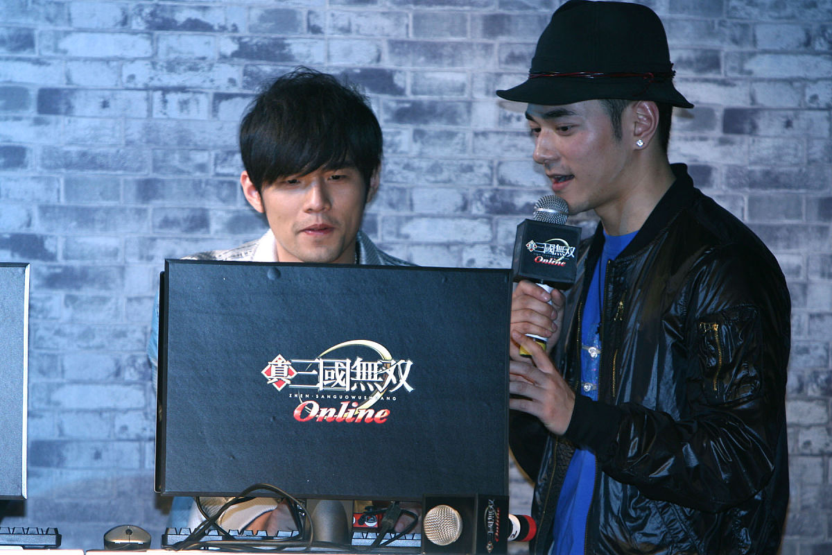 周杰伦经典歌曲：东风破、夜曲、好久不见、爱情转移