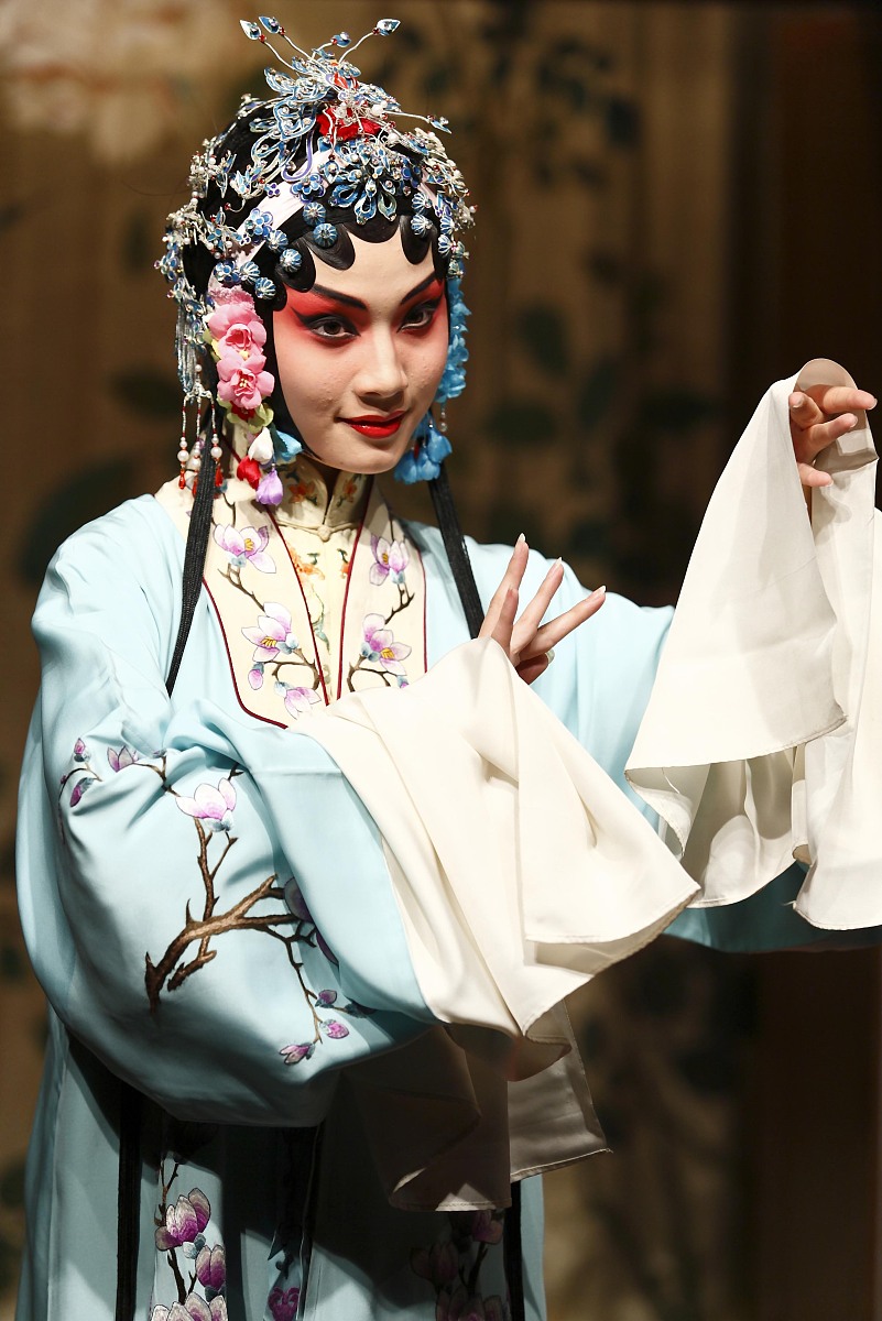 2009年7月17日,上海,《牡丹厅》在小剧场演出.***_***+++_+++昆剧,王