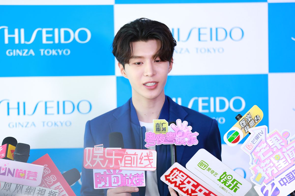 范丞丞主持综艺《现在就出发》: 探秘特色文化与风景