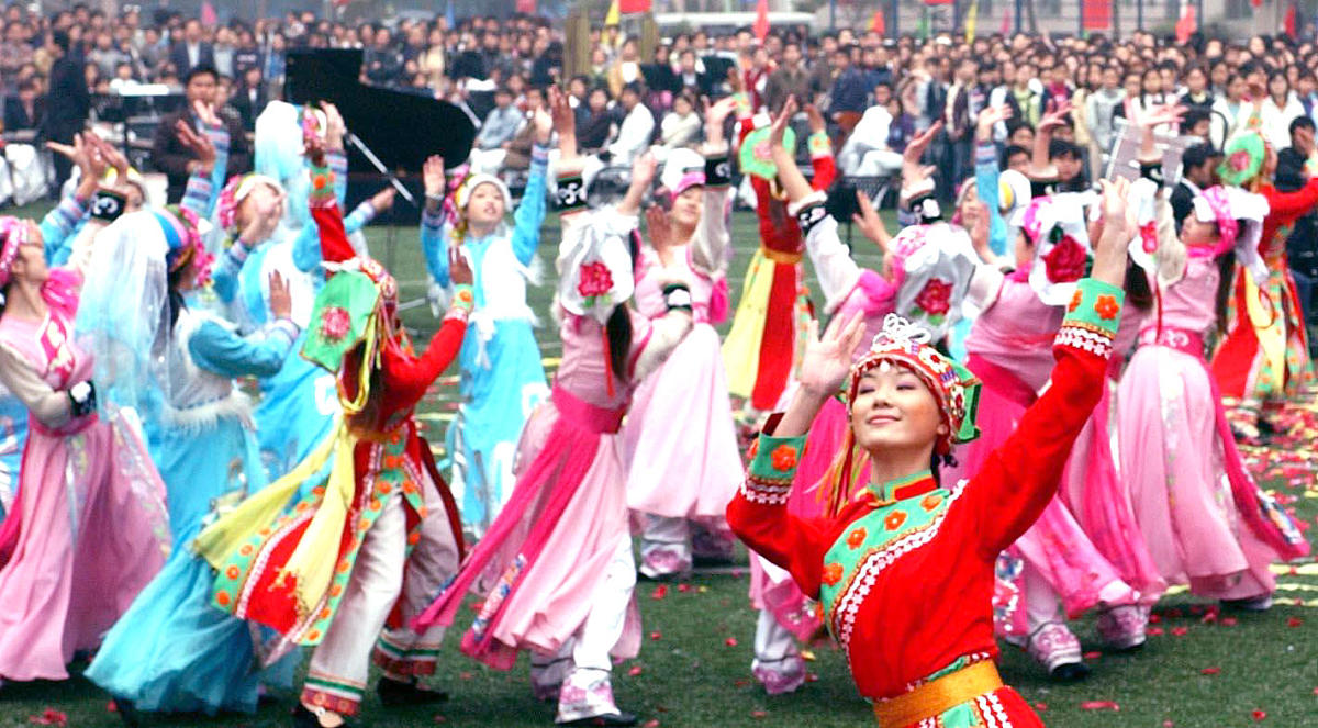 四川音乐学院附属中等艺术学校音乐表演专业就业方向：演艺、教育、音乐产业等