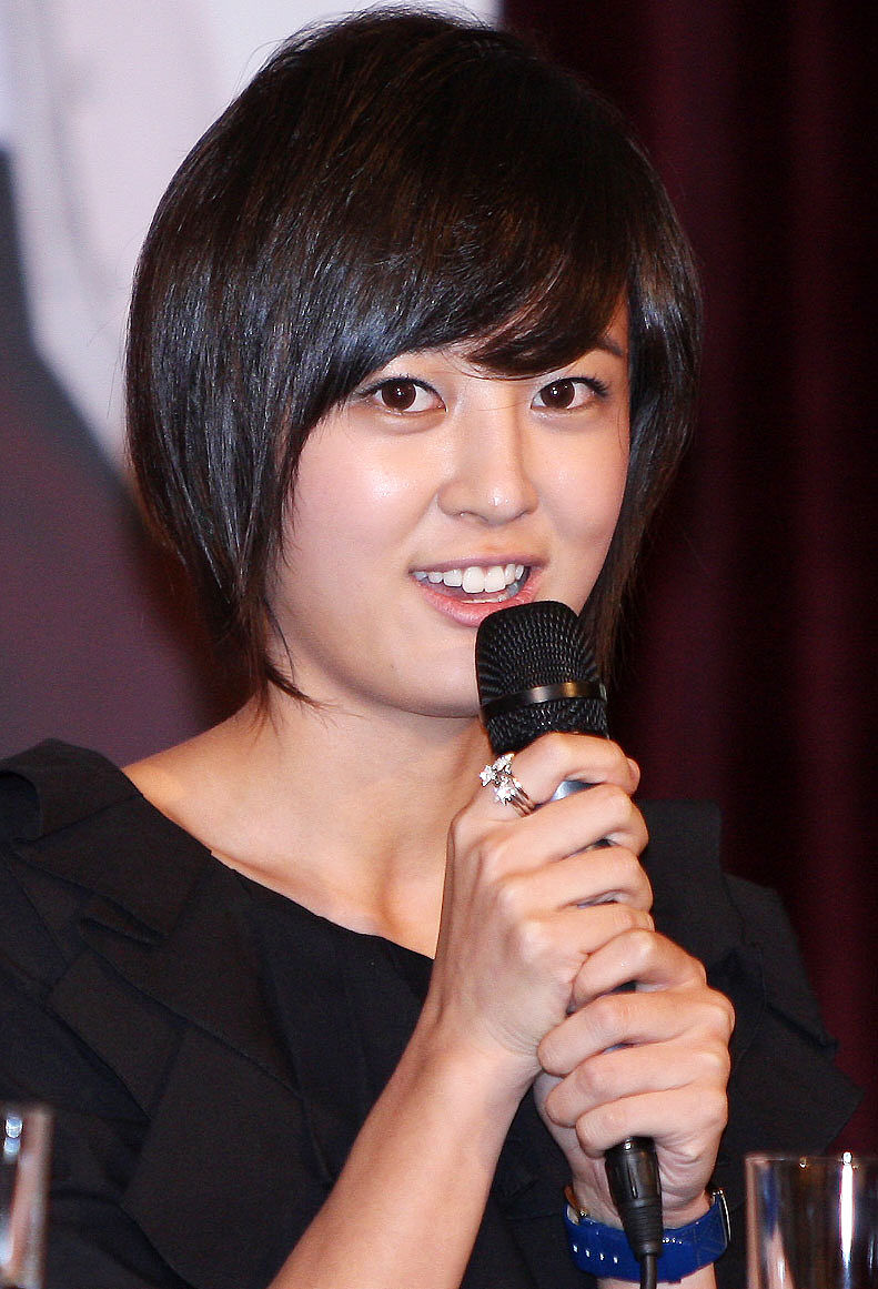 How does Auntie Lindo’s marriage at age 15compare to a typical marriage in Chinese community Explain