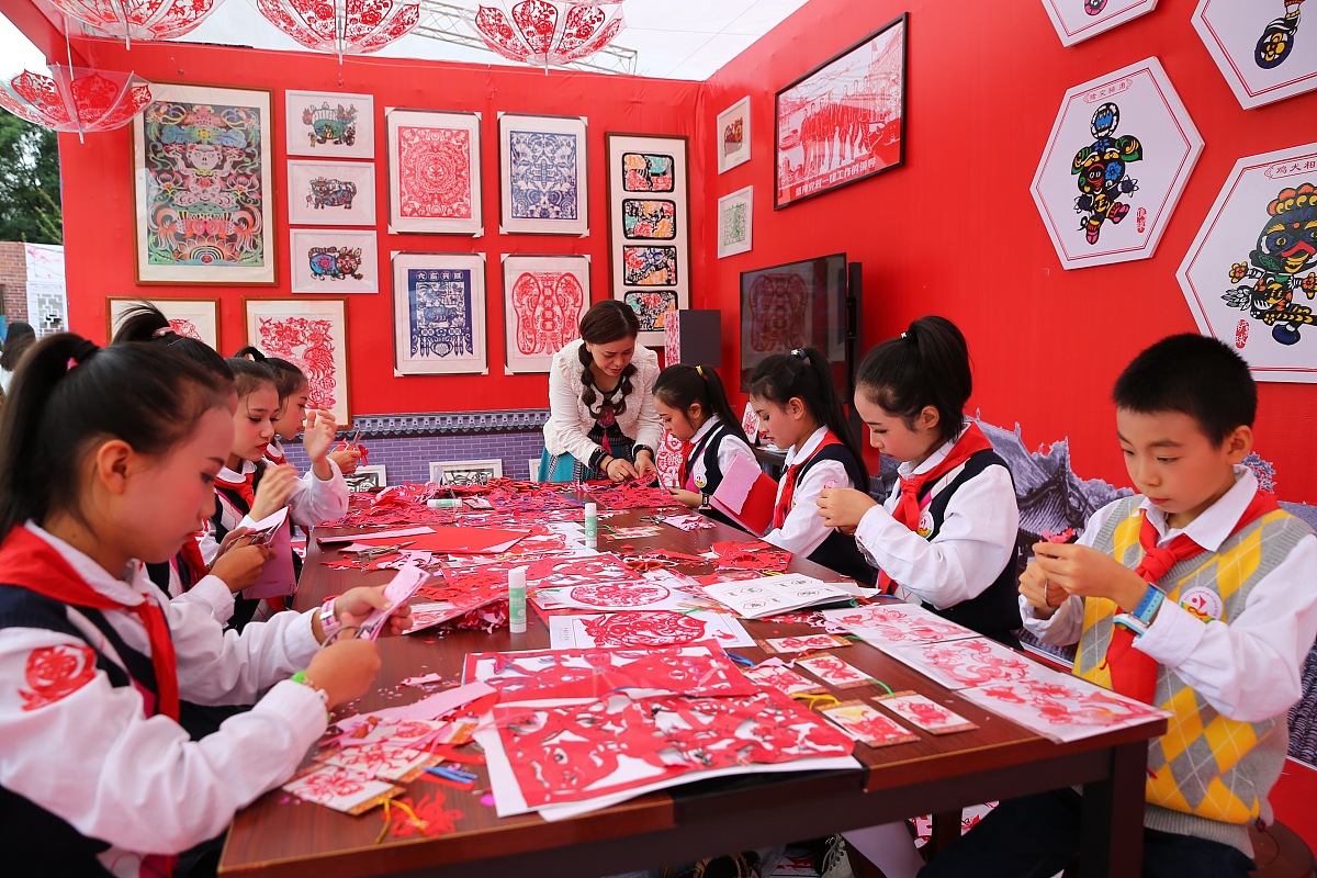 成都新亚艺术学校：培养优秀艺术人才的摇篮