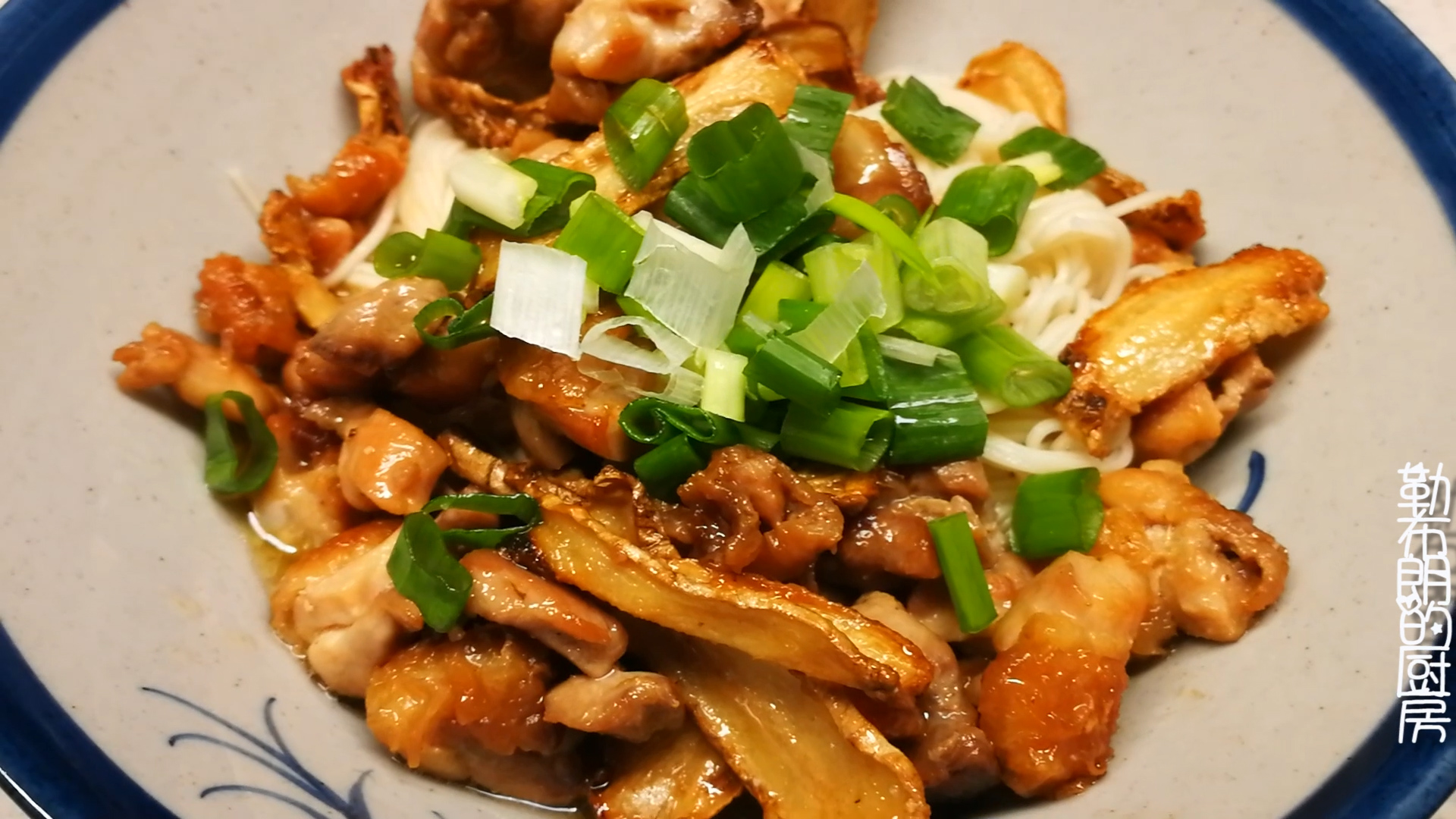 麻油鸡肉面嗅觉刺激,光是闻到,就一定勾起你的食欲