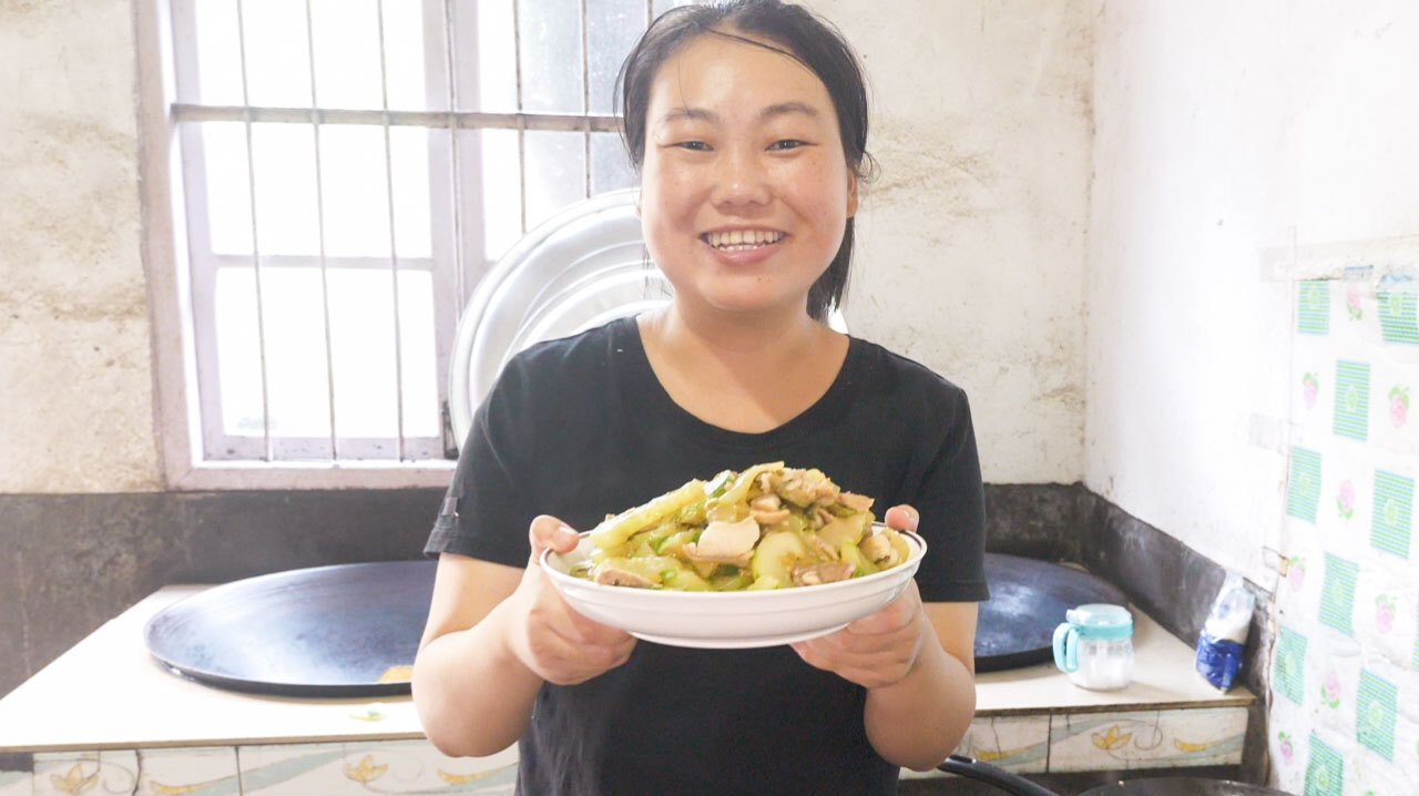 猪肉炒黄瓜,媳妇说很久没吃肉,闻着都香