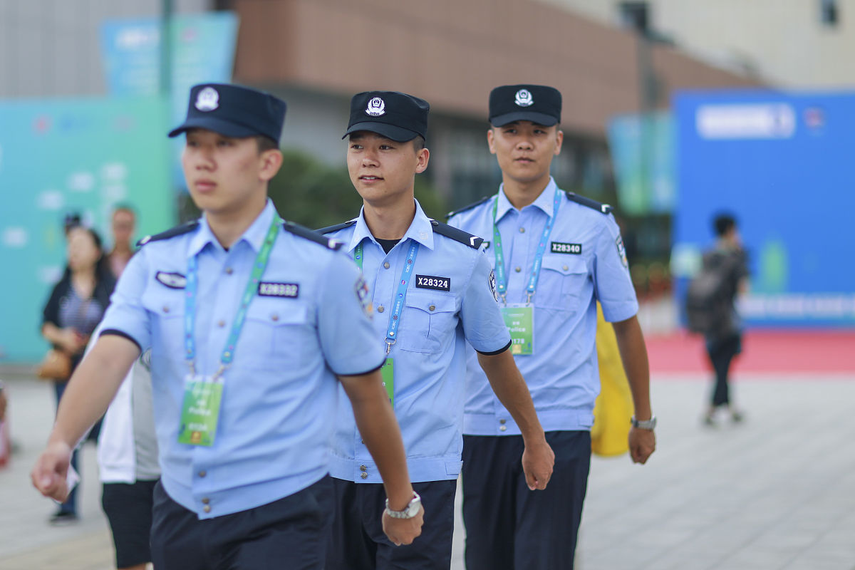 请以藏蓝护航亚运青春闪耀警营为题写一篇演讲稿