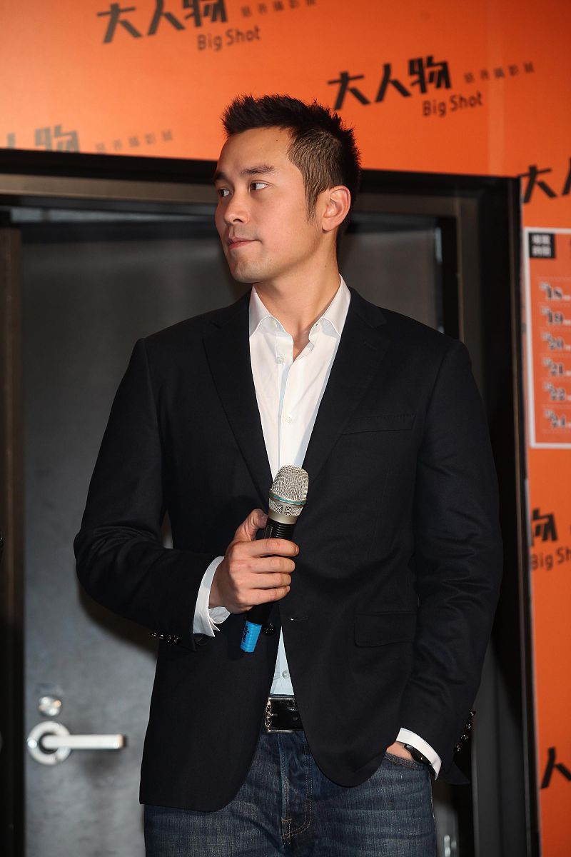 2011年12月18日,台北,"大人物慈善摄影展"记者会举行.张孝全  +++_+++