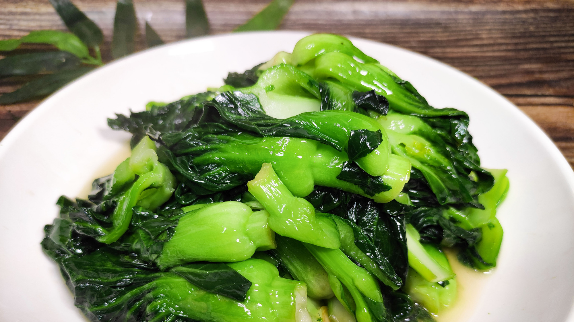 在家也能做大厨，炒青菜好吃有诀窍，记住这3点，翠绿入味有营养