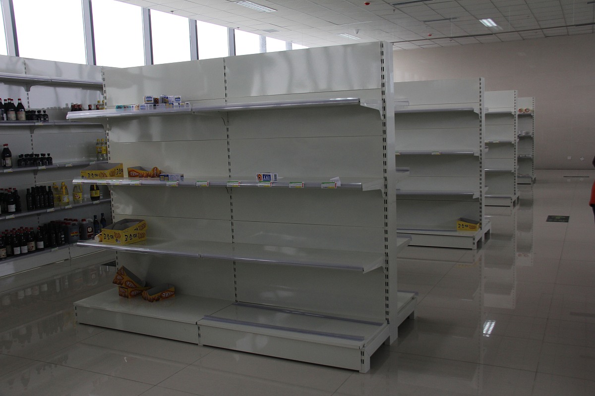 你是一个优秀的五金收纳工厂宣传者帮模仿这段话写5个意思相近文案不同的抖音爆款文案拥有服务于国内外大商超、亚马逊等各大电商平台及品牌商客人的经验深受客户的信赖与赞誉简短简洁要求吸引用户突出工厂