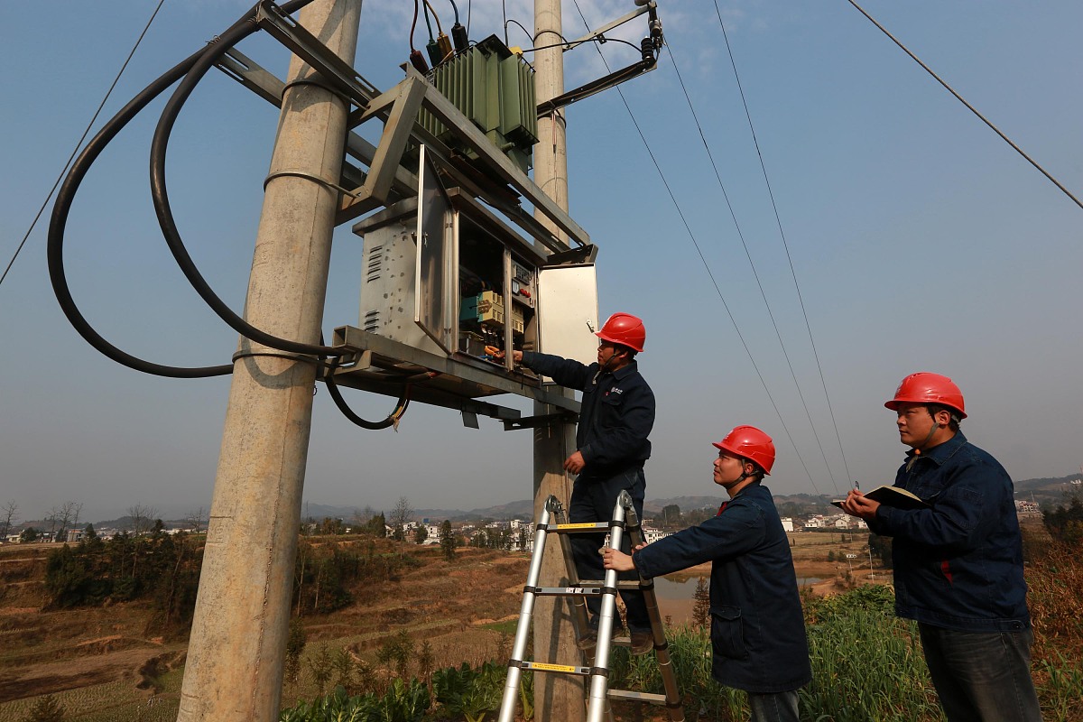2 实习内容21高压配电线故障检修工作实习22变电设备状态诊断维修工作实习23电力维护安全工作实习写一篇在神木晶普电力有限责任公司进行输电线路维护实习的实习报告摘要写成一段话格式不少于500字。