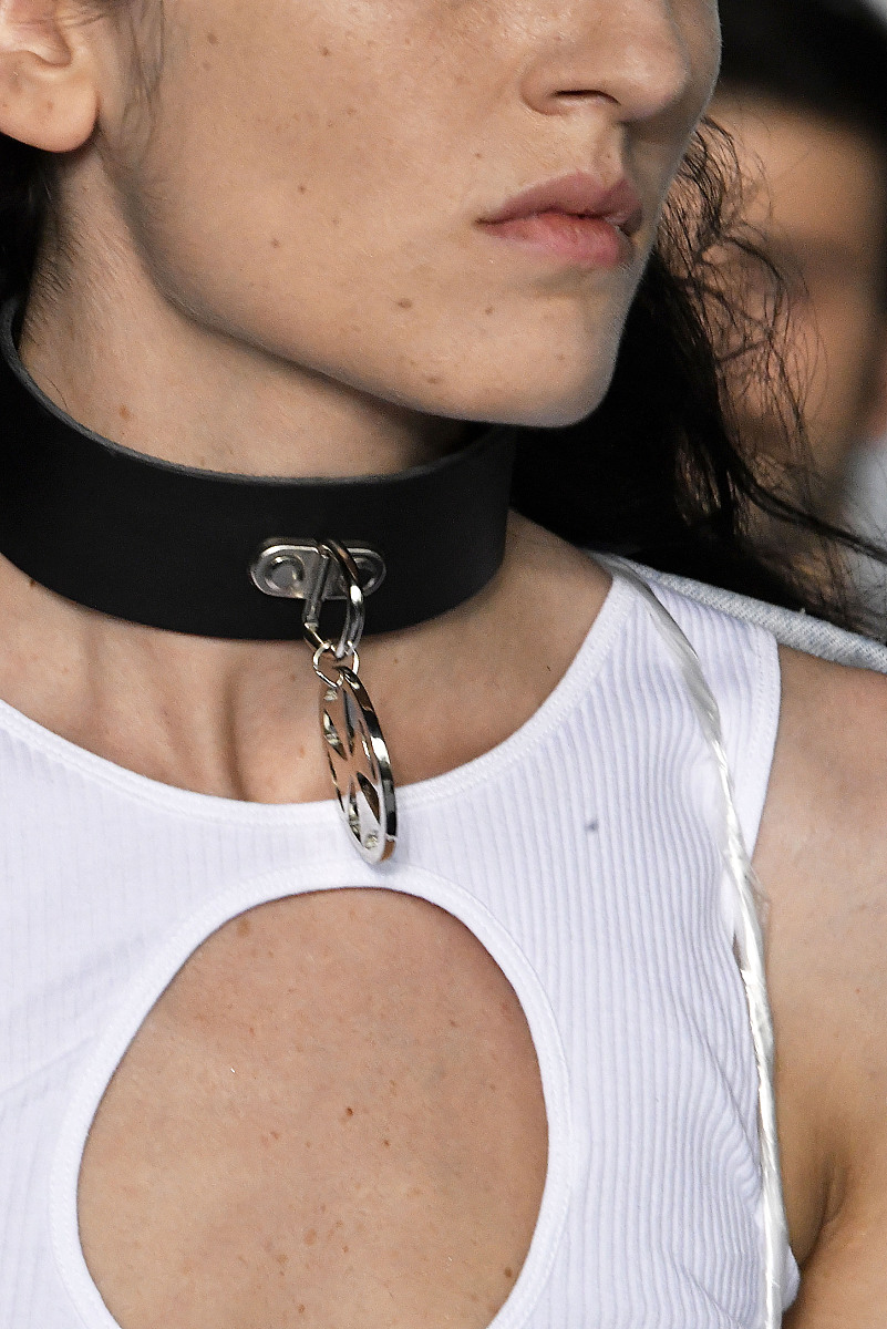 2018秋冬巴黎高定时装周 :vetements  细节