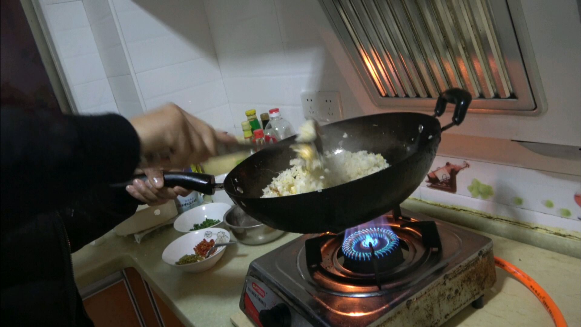 独创农人炒饭,比大鱼大肉还好吃,2分钟就能出锅,做法超简单