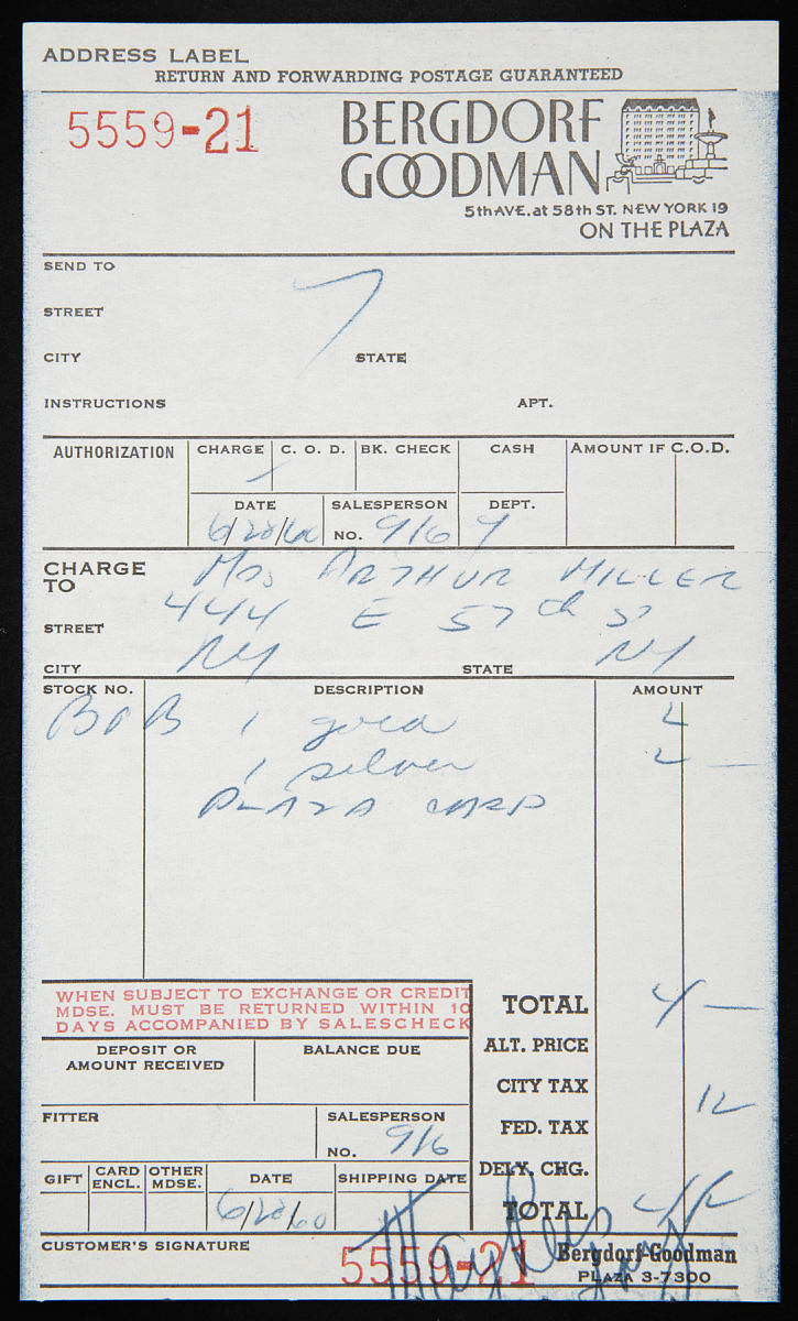 Cool Aid与Shipping Roo订立了一份两年期合同约定将货物从英国哈特尔普尔Hartlepool 运往德国汉堡市Hamburg。合同明确规定Shipping Roo对该船只没有替换权。货物将占据船只的几乎全部运力。合同规定了船只将运输的货物以及装卸日期。Shipping-Roo负责船只的操作和维护并负责船上货物的安全运输。Cool-Aid不得雇佣船长或船员操作船只合同是否包含租赁？A