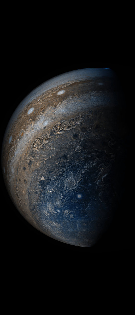 最新照片显示:木星大小红斑近距离相遇