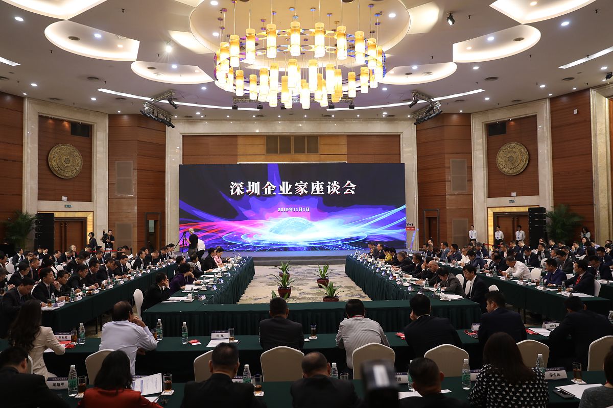 如何组织一场讨论会就中国式现代化的内涵和发展方向展开深入研讨和探讨。