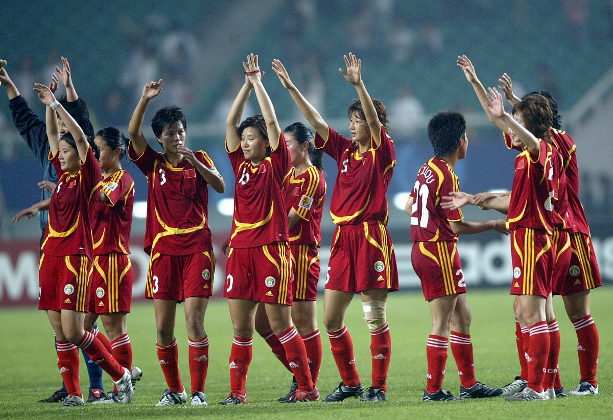 2007年4月21日,武汉,足球表演赛,中国国家女子足球队3-2战胜国际足联