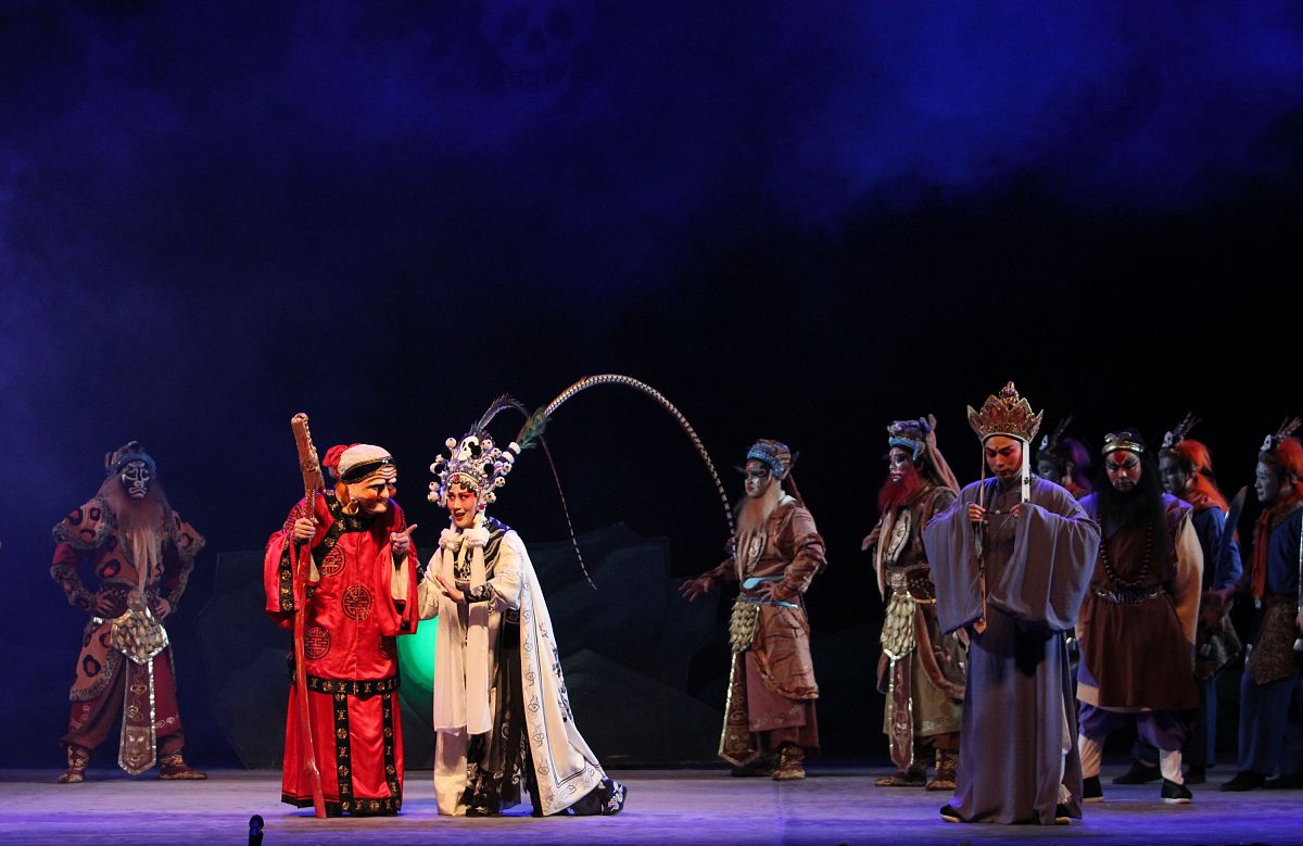 小红奶奶的孙女叫什么名字？