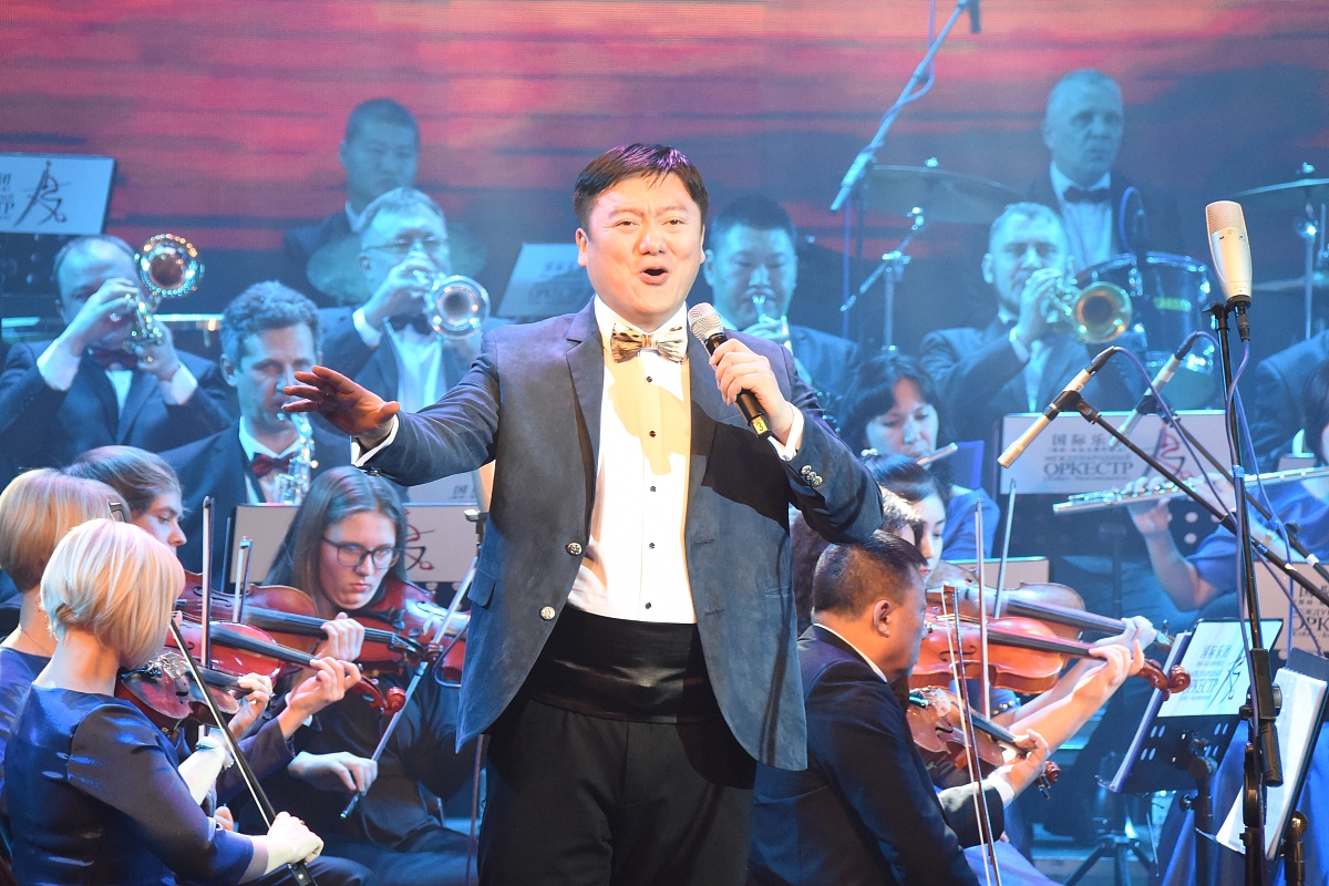 用音乐表达孝心：献给家长的感人歌曲推荐