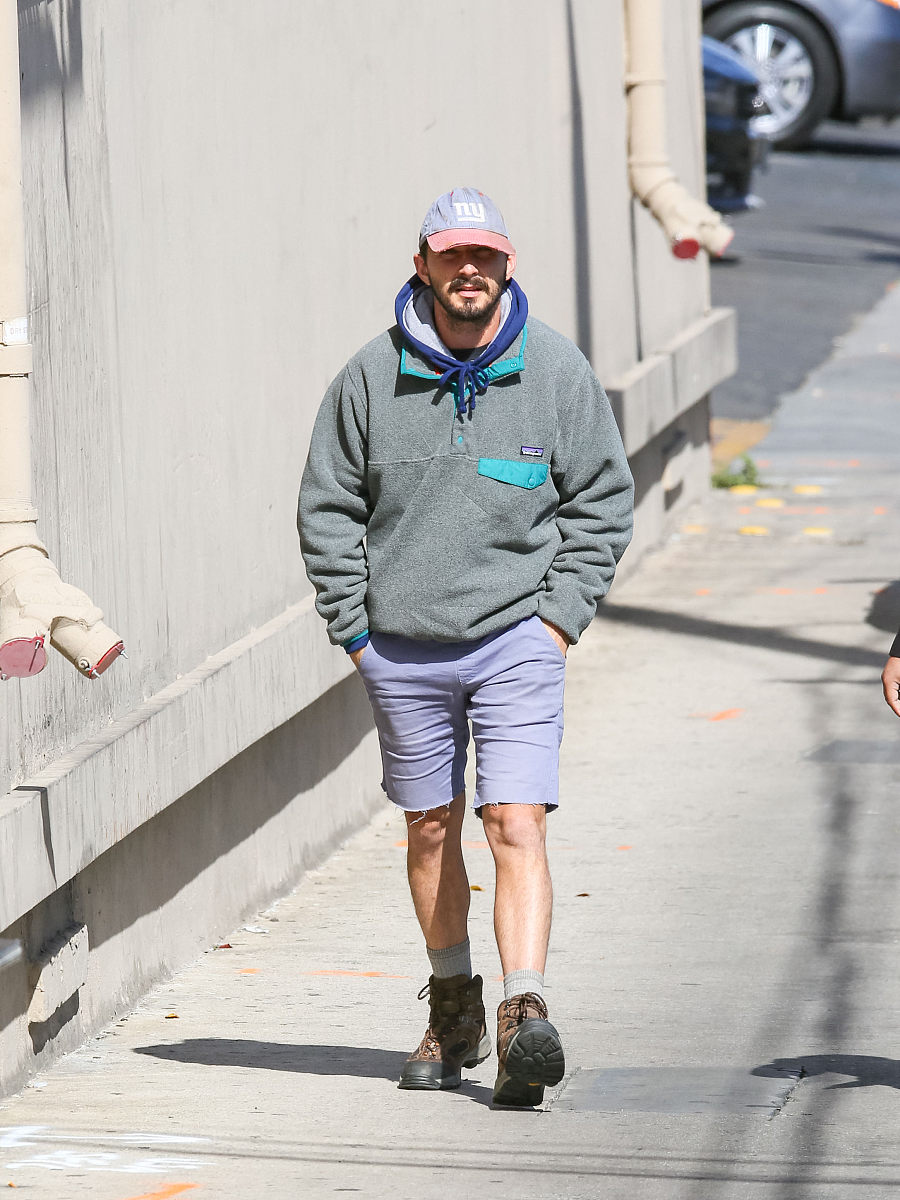 女士长款连帽衫外套：温暖、时尚且必备的三大理由