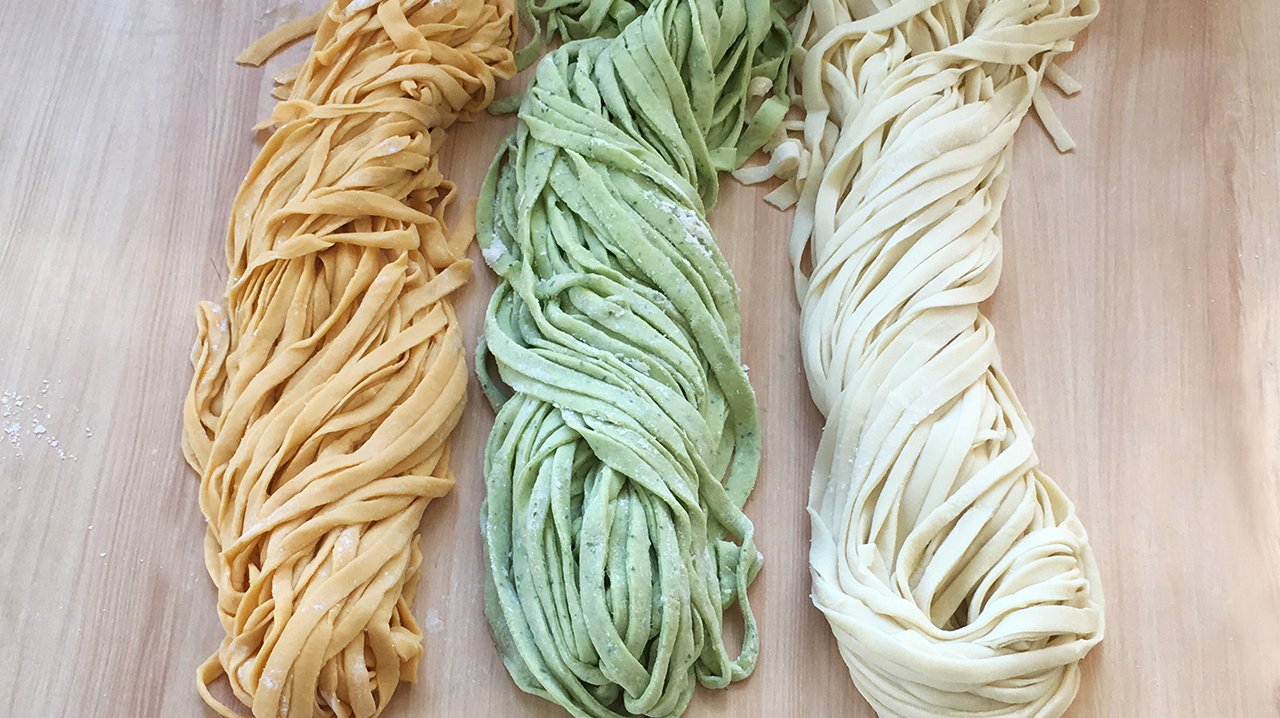 吃了30年的面条,还是这种蔬菜面条好吃,纯手工,一次能吃3大碗