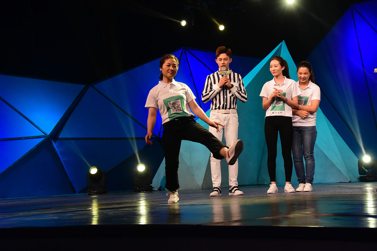 以综艺节目中的才艺和创意表演为题写一篇1200字文章