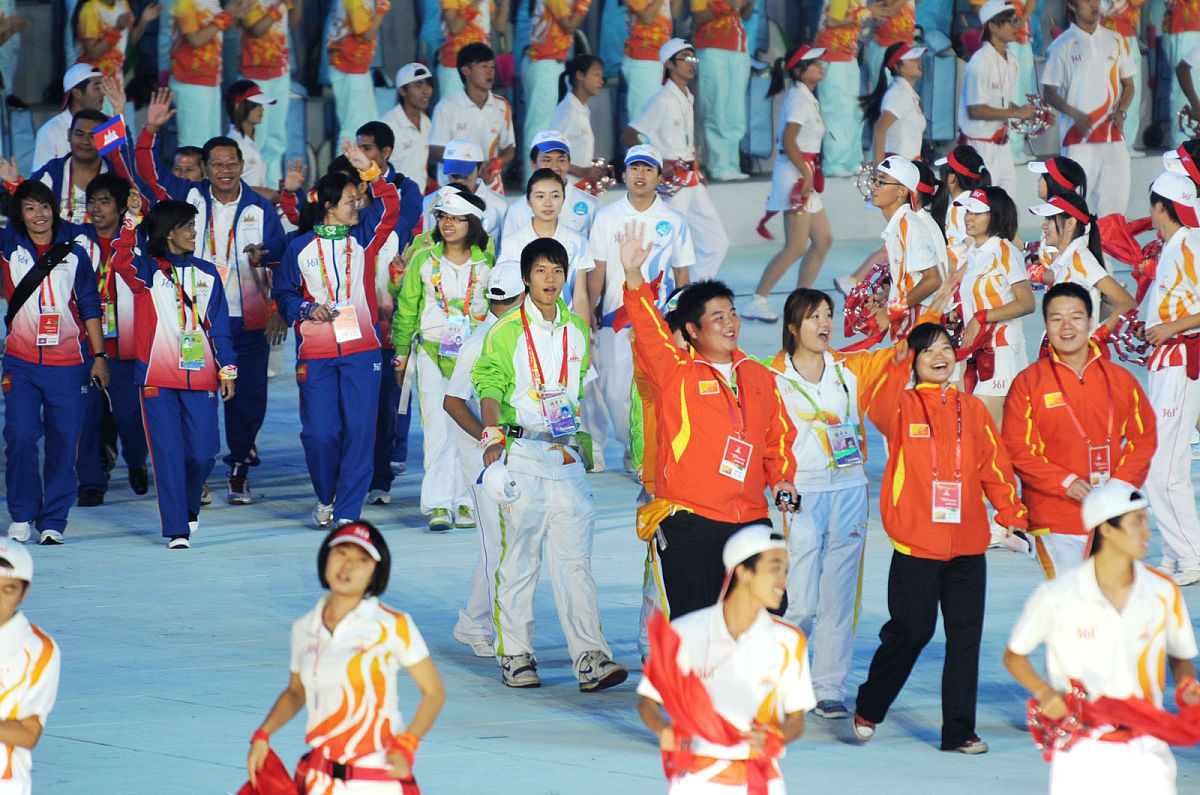 以从大运会到亚运会——看中国体育的传承与发展为主题撰写一份内容充实有深度的文字稿不少于1000字