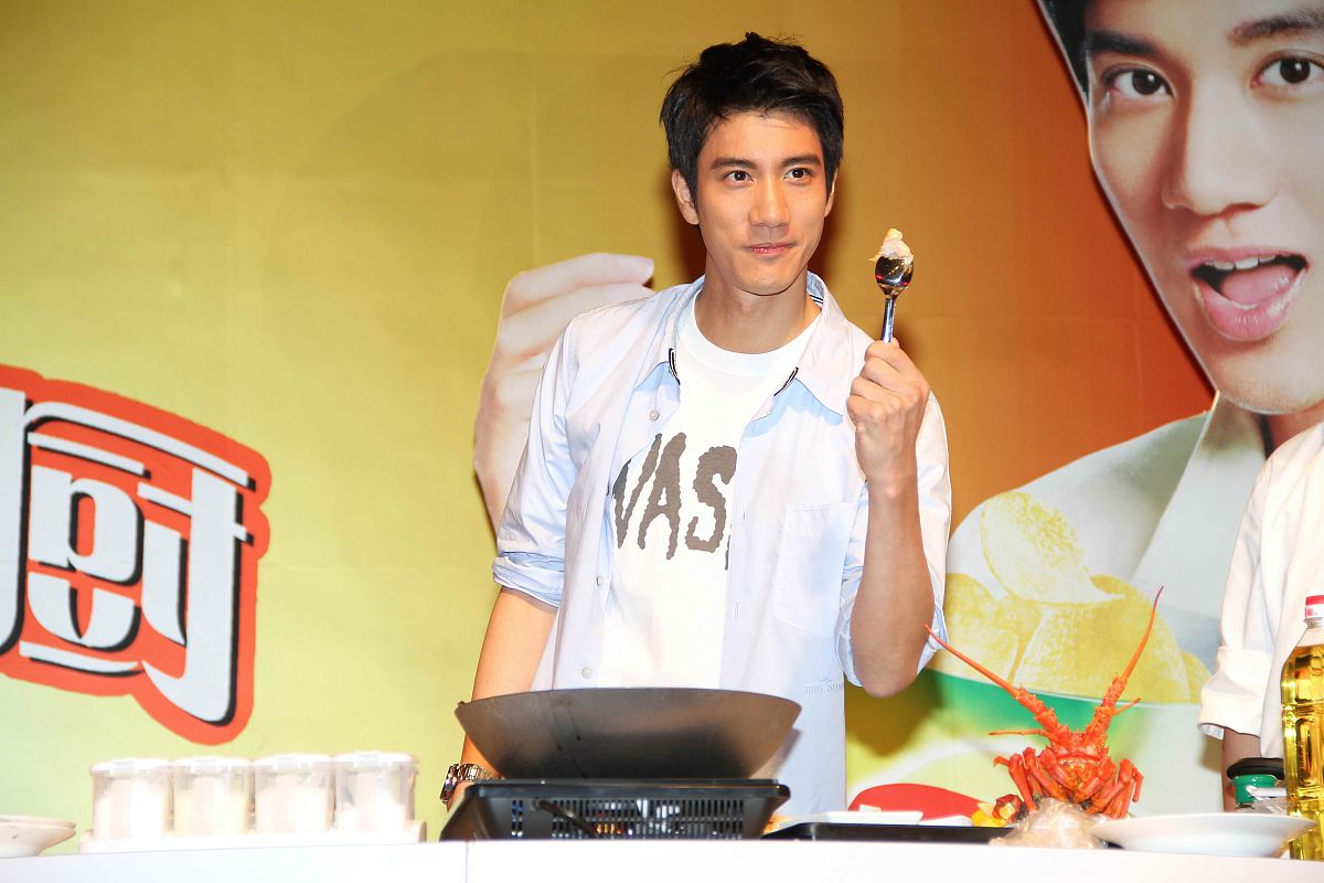 2011年9月4日,上海,王力宏为某品牌零食代言.王力宏 +++_+++王力宏,乐