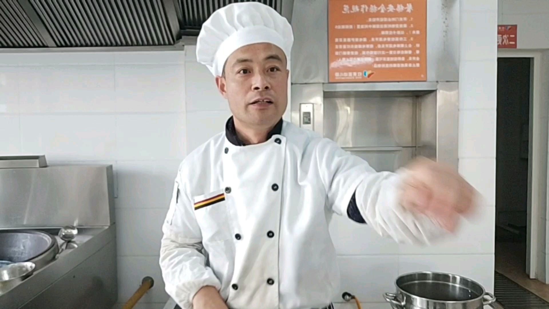 干煸四季豆在家这样做,麻辣干香,比饭店里好吃