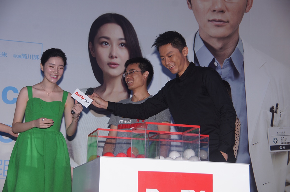 崔睿导演的电影《消失的她》影视解说