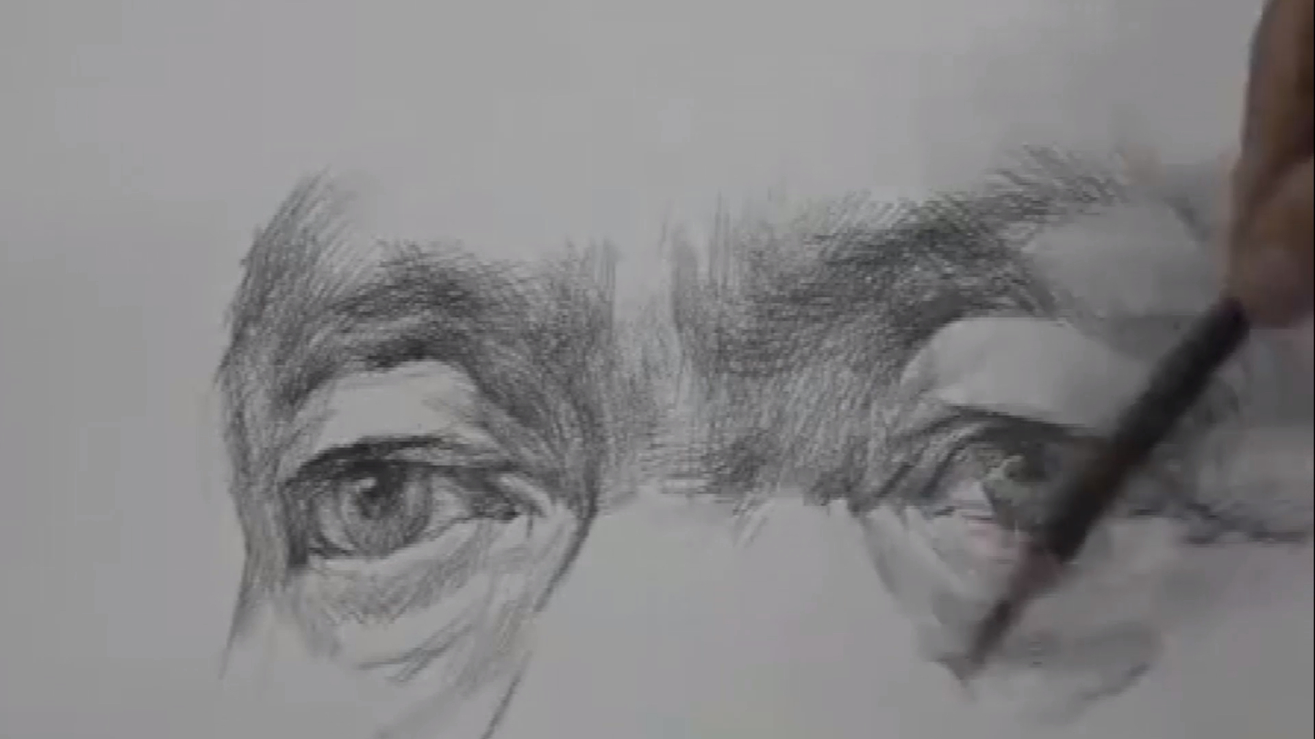 画人难画眼,素描眼睛的刻画,围绕结构打调子,根据肌肉去塑造。