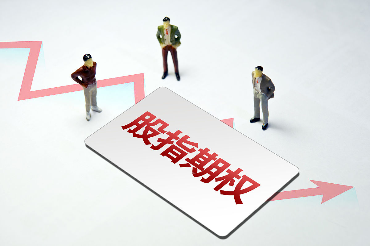 期权归0期权归0是指该期权的价值降为零即该期权失效。当期权到期时间到达或者期权持有人选择放弃权利时期权就会失效。如果期权到期时其所代表的标的物价格低于行权价格则购买期权的投资者不会行使该权利期权的价值将变为零也就是期权归零。相反如果期权到期时其所代表的标的物价格高于行权价格则购买期权的投资者可以行使该权利获得收益。期权归零是期权交易中不可避免的结果之一但如果能够正确预测市场走势及时退出甚至是对冲仓