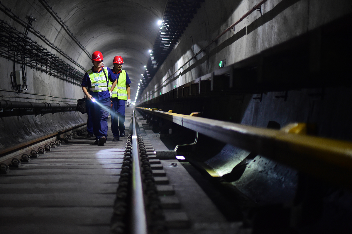 如何远程同步对方微信信息手机？(实现消息同步，不错过任何一条信息)