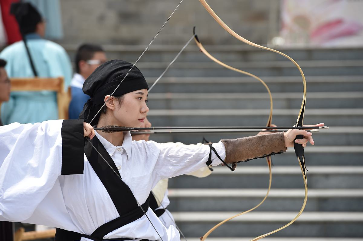 ***_***2018年6月17日,合肥,志愿者扮演的"射手"展演"乡射礼"古代礼典