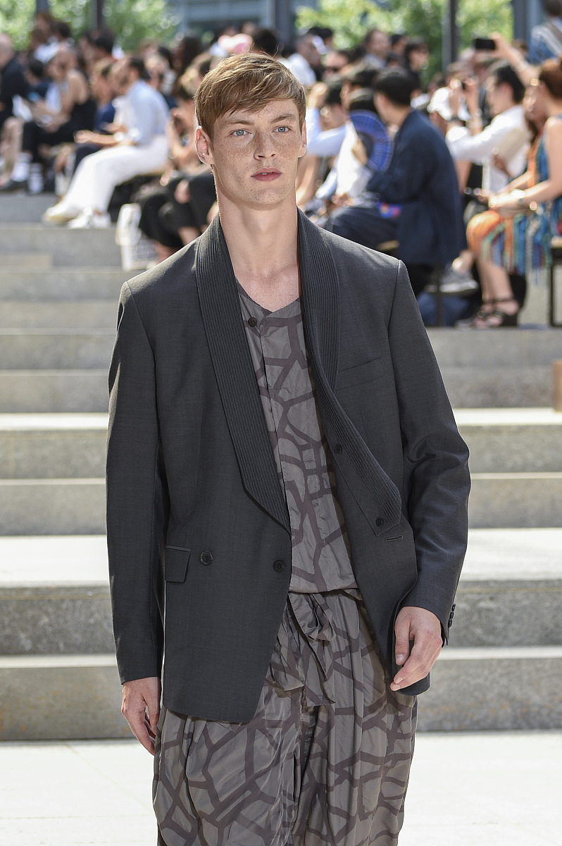 2018春夏巴黎男装周:issey miyake men 品牌秀场