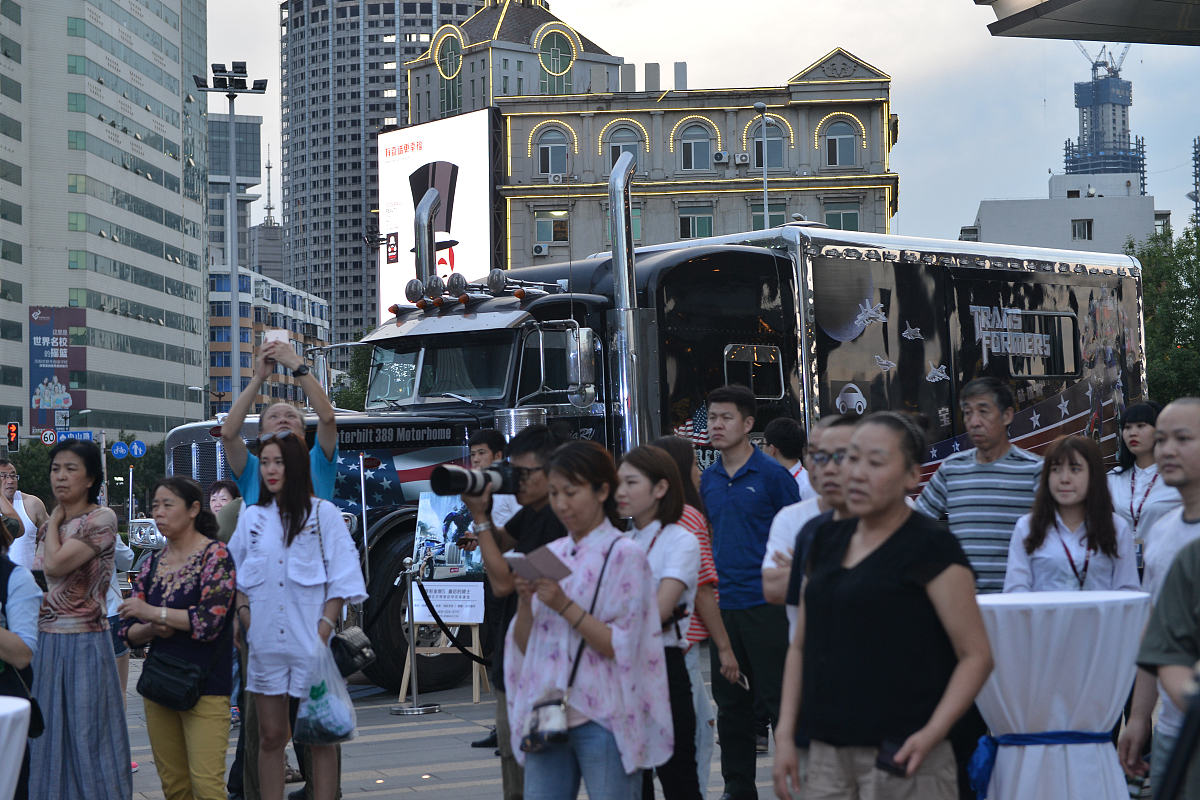 擎天柱：变形金刚系列领袖 | 勇敢正义的守护者