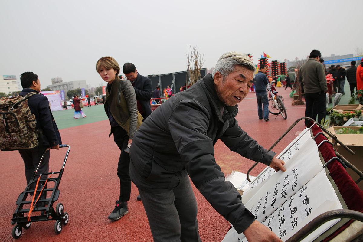 中国古代政治权力者通过赠送礼物来建立和巩固他们的权力地位和政治联盟的事例