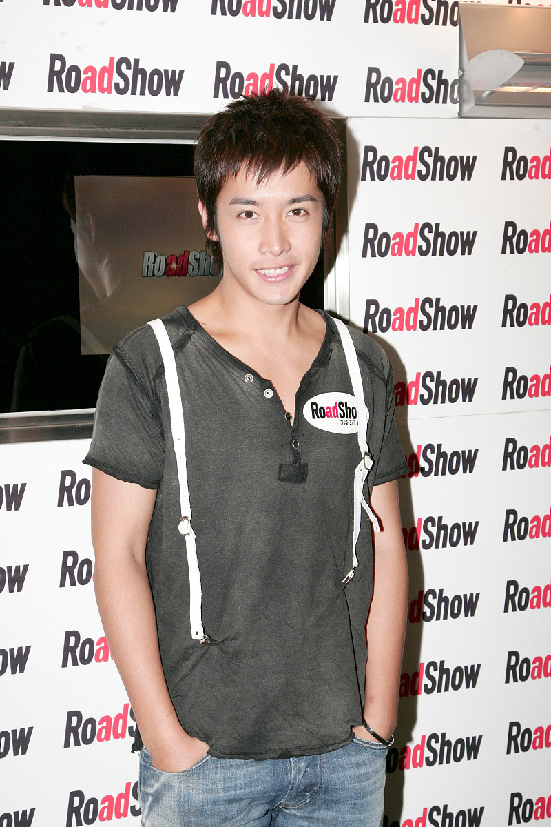 2007年 10月 17日 , 香港 , 众 星 做客 「 roadshow 红人 馆 」 . 李