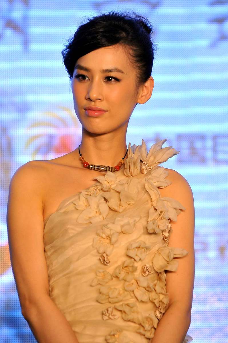 2011年8月10日,北京,电影《白蛇传说》官网启动仪式.***_***黄圣依+++